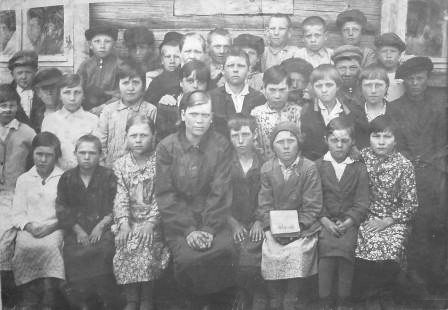 Выпускники школы 1943-1944 учебного года